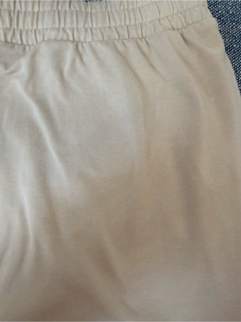 Vuori Women's Beige Lounge Set - Top Shorts Joggers - Picture 14 of 14